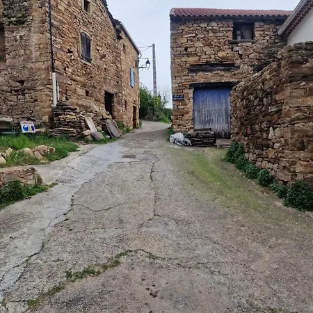 Le Camélia De La Mazarié 3*