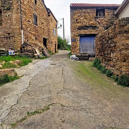 Le Camélia De La Mazarié Couette-café Saint-Vincent (Herault)