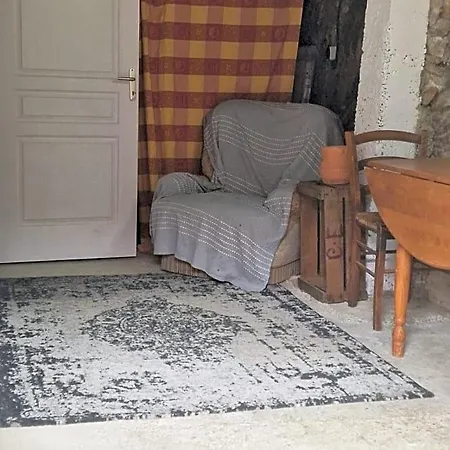 Couette-café Le Camélia De La Mazarié 3*