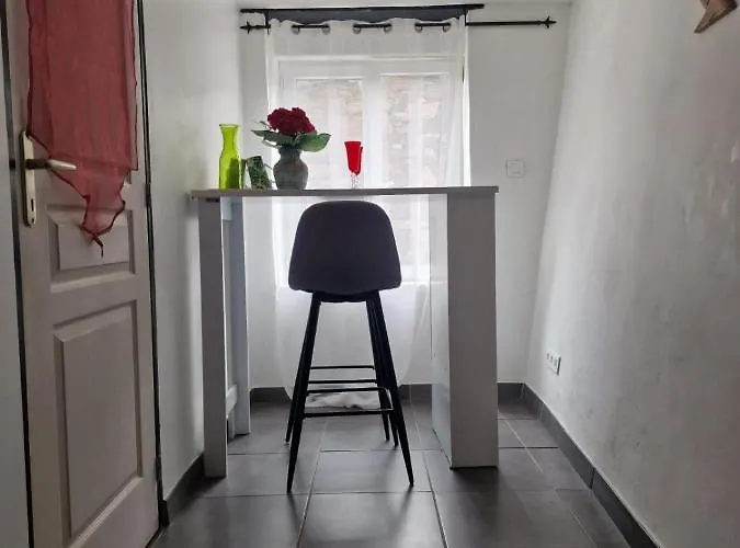 Le Camelia De La Mazarie Bed & Breakfast 3*